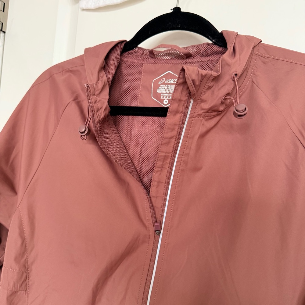 ASICS Packable Lightweight Jacket - Picture 2 of 4